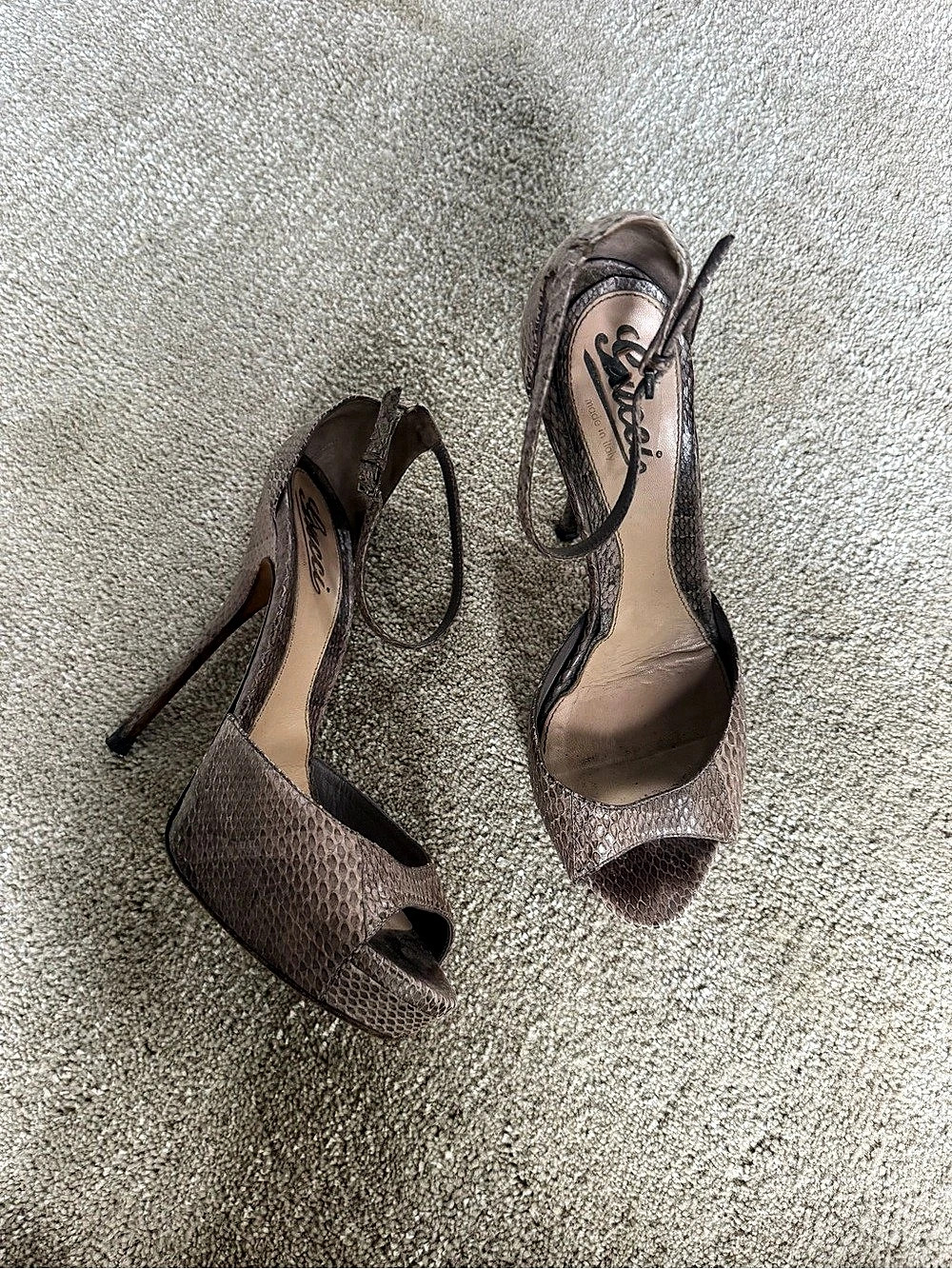 Gucci Snakeskin Print Peep Toe Heels EU 39